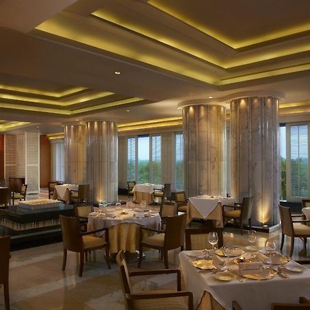 The Leela Ambience Gurugram Hotel & Residences - The Luxury Urban Sanctuary Gurgaon Wnętrze zdjęcie The restaurant