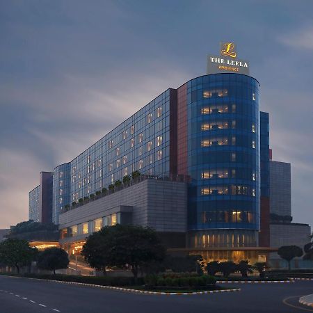 The Leela Ambience Gurugram Hotel & Residences - The Luxury Urban Sanctuary Gurgaon Zewnętrze zdjęcie The hotel at night