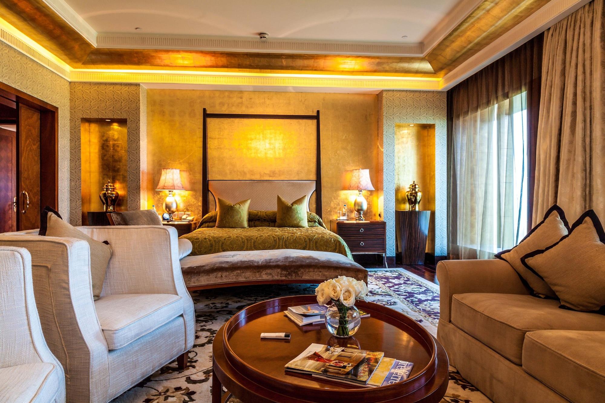 The Leela Ambience Gurugram Hotel & Residences - The Luxury Urban Sanctuary Gurgaon Zewnętrze zdjęcie A suite at the Taj Mahal Palace