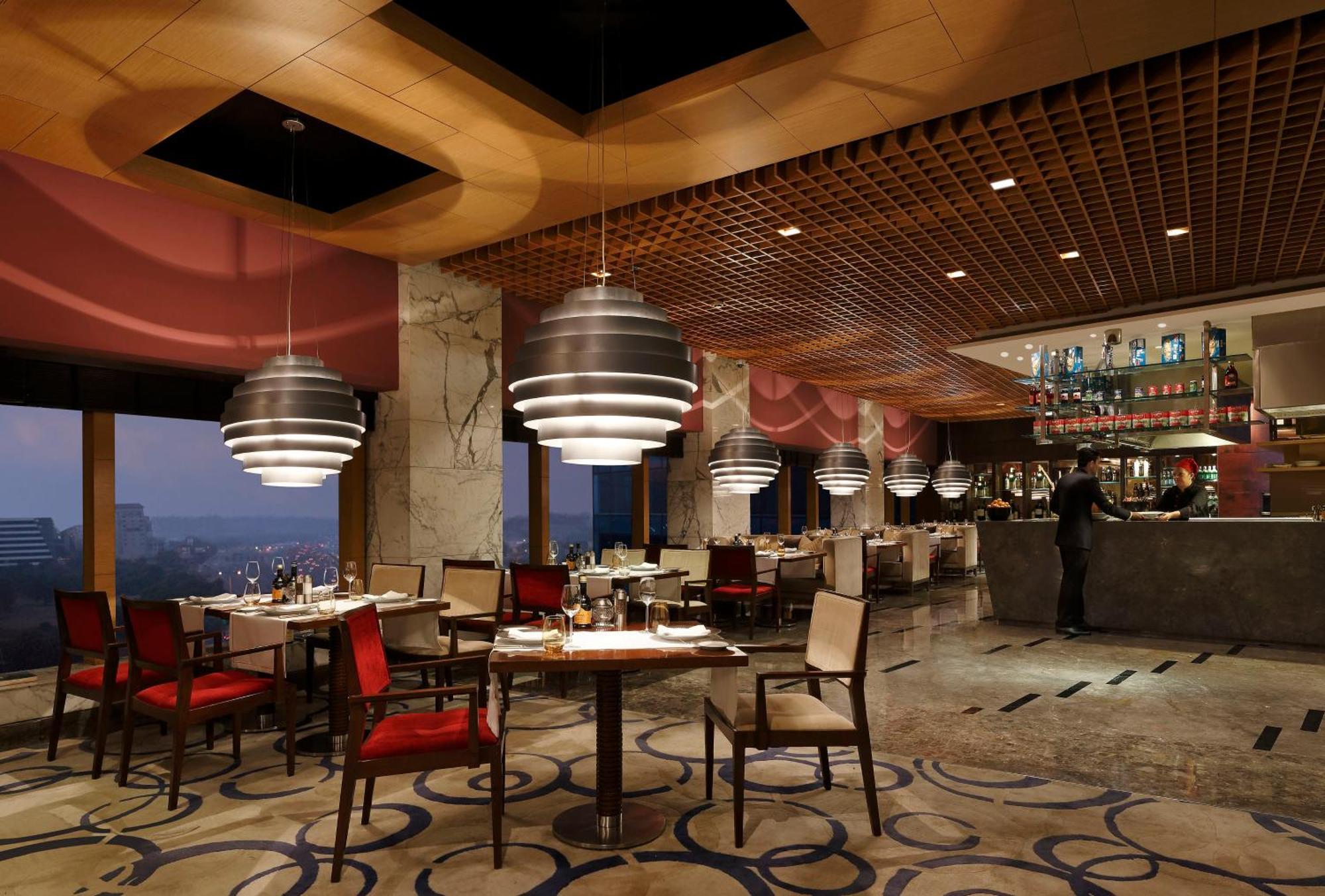 The Leela Ambience Gurugram Hotel & Residences - The Luxury Urban Sanctuary Gurgaon Zewnętrze zdjęcie The restaurant