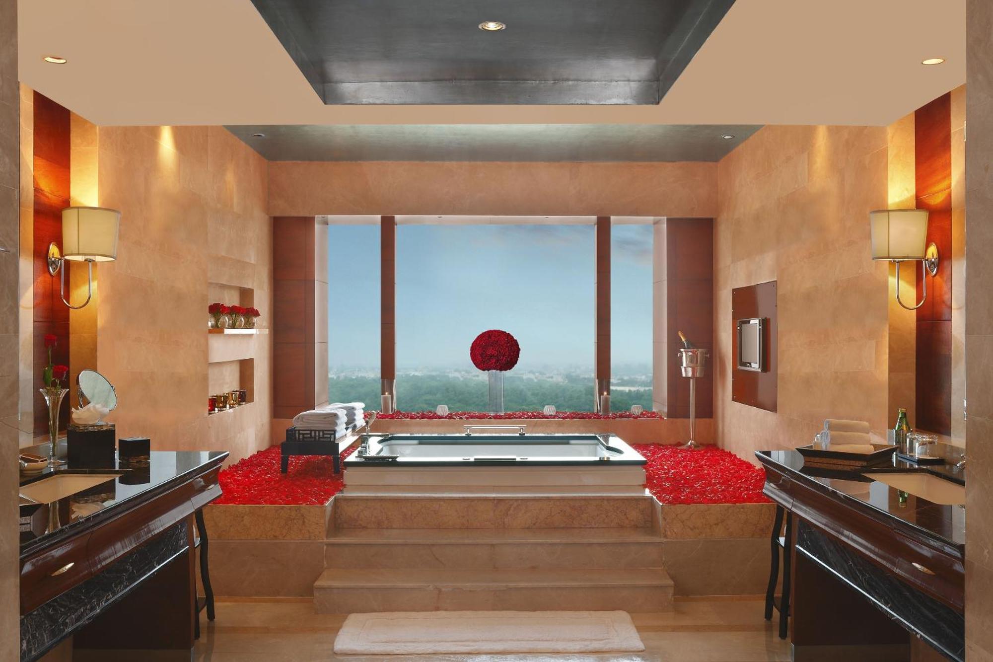 The Leela Ambience Gurugram Hotel & Residences - The Luxury Urban Sanctuary Gurgaon Zewnętrze zdjęcie Bathroom