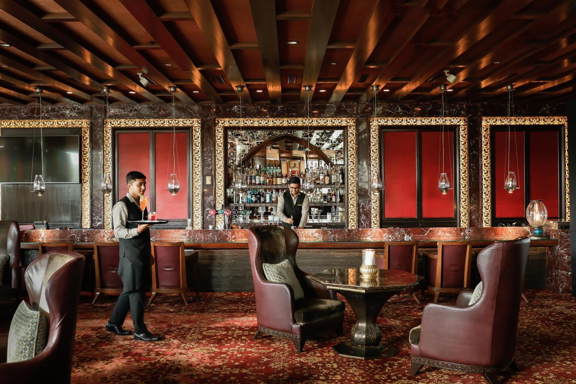 The Leela Ambience Gurugram Hotel & Residences - The Luxury Urban Sanctuary Gurgaon Zewnętrze zdjęcie The Bar