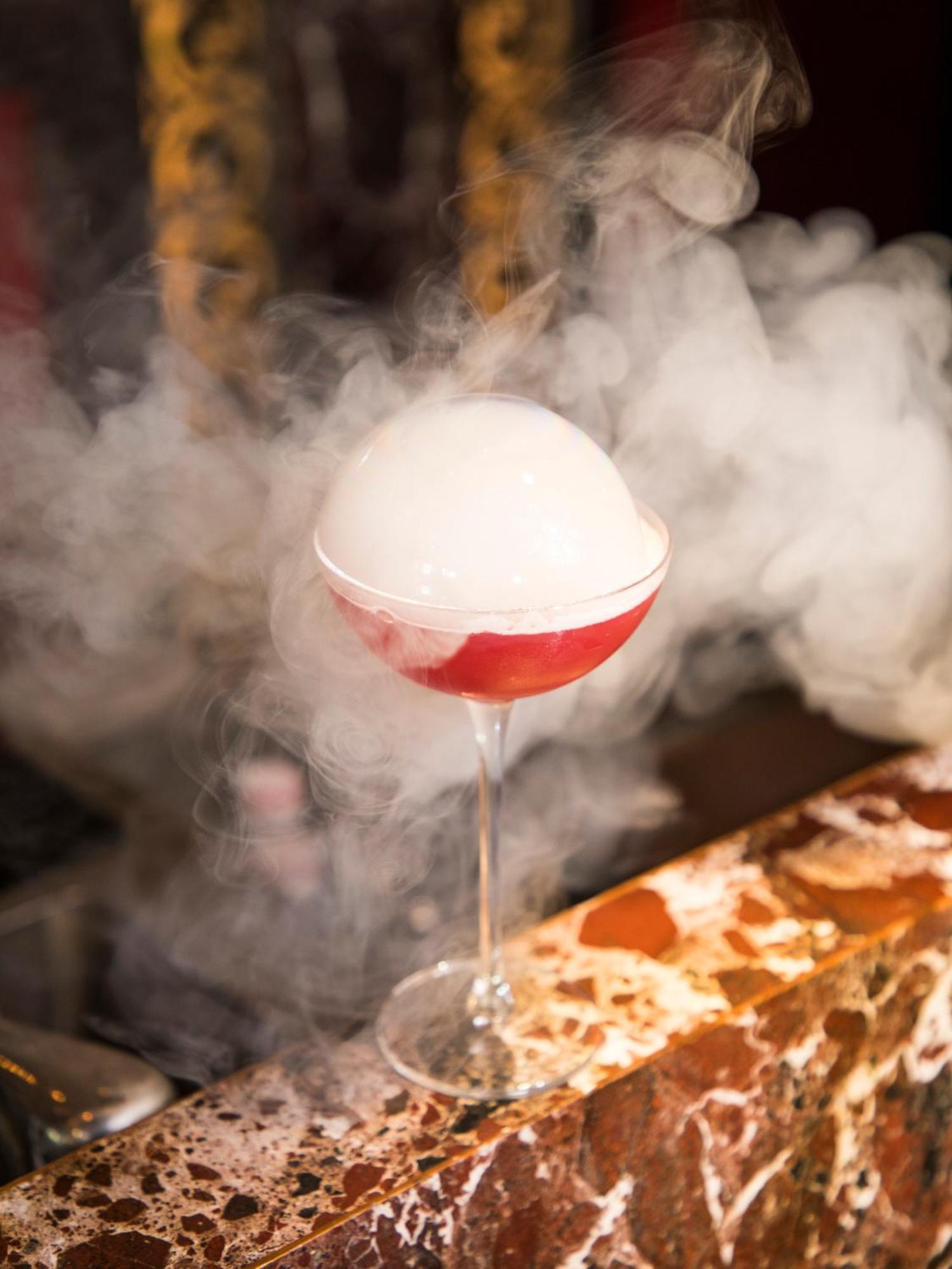 The Leela Ambience Gurugram Hotel & Residences - The Luxury Urban Sanctuary Gurgaon Zewnętrze zdjęcie A dry ice cocktail