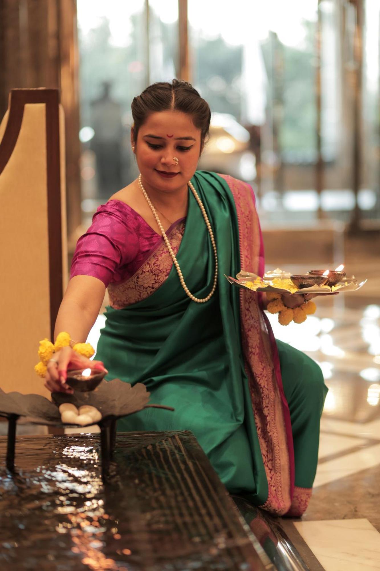 The Leela Ambience Gurugram Hotel & Residences - The Luxury Urban Sanctuary Gurgaon Zewnętrze zdjęcie Aarti being performed