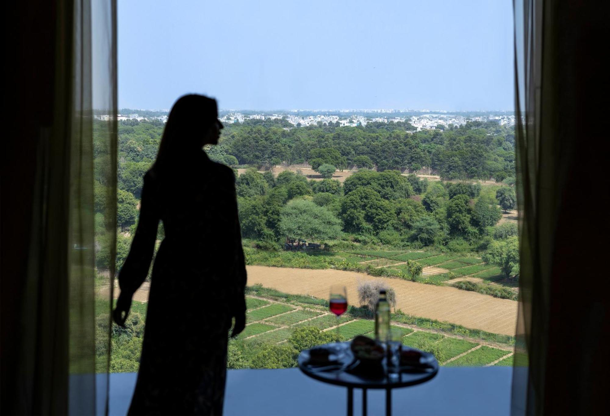The Leela Ambience Gurugram Hotel & Residences - The Luxury Urban Sanctuary Gurgaon Zewnętrze zdjęcie View from the hotel