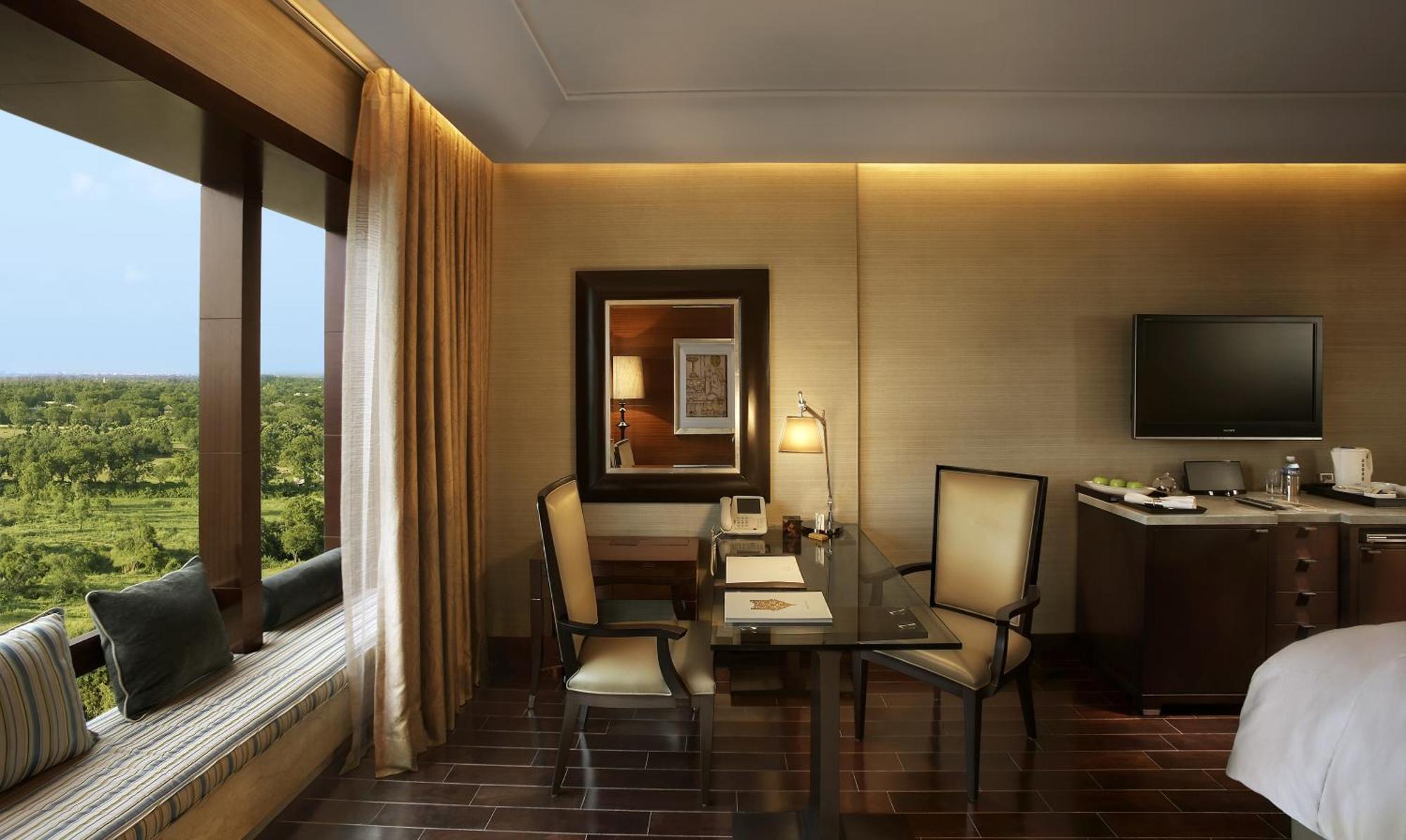The Leela Ambience Gurugram Hotel & Residences - The Luxury Urban Sanctuary Gurgaon Zewnętrze zdjęcie A room at the Taj Bengal