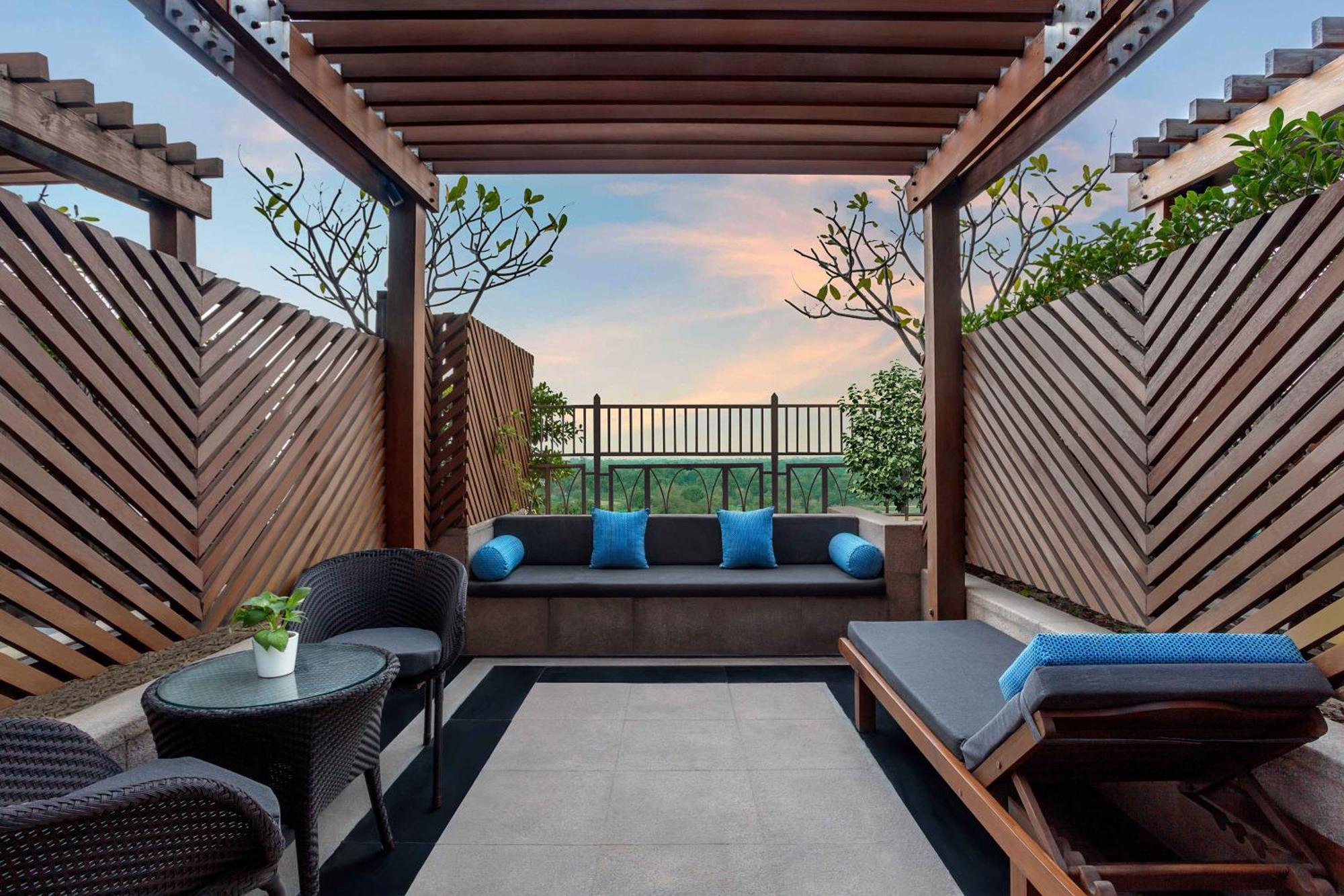 The Leela Ambience Gurugram Hotel & Residences - The Luxury Urban Sanctuary Gurgaon Zewnętrze zdjęcie The Terrace at the hotel