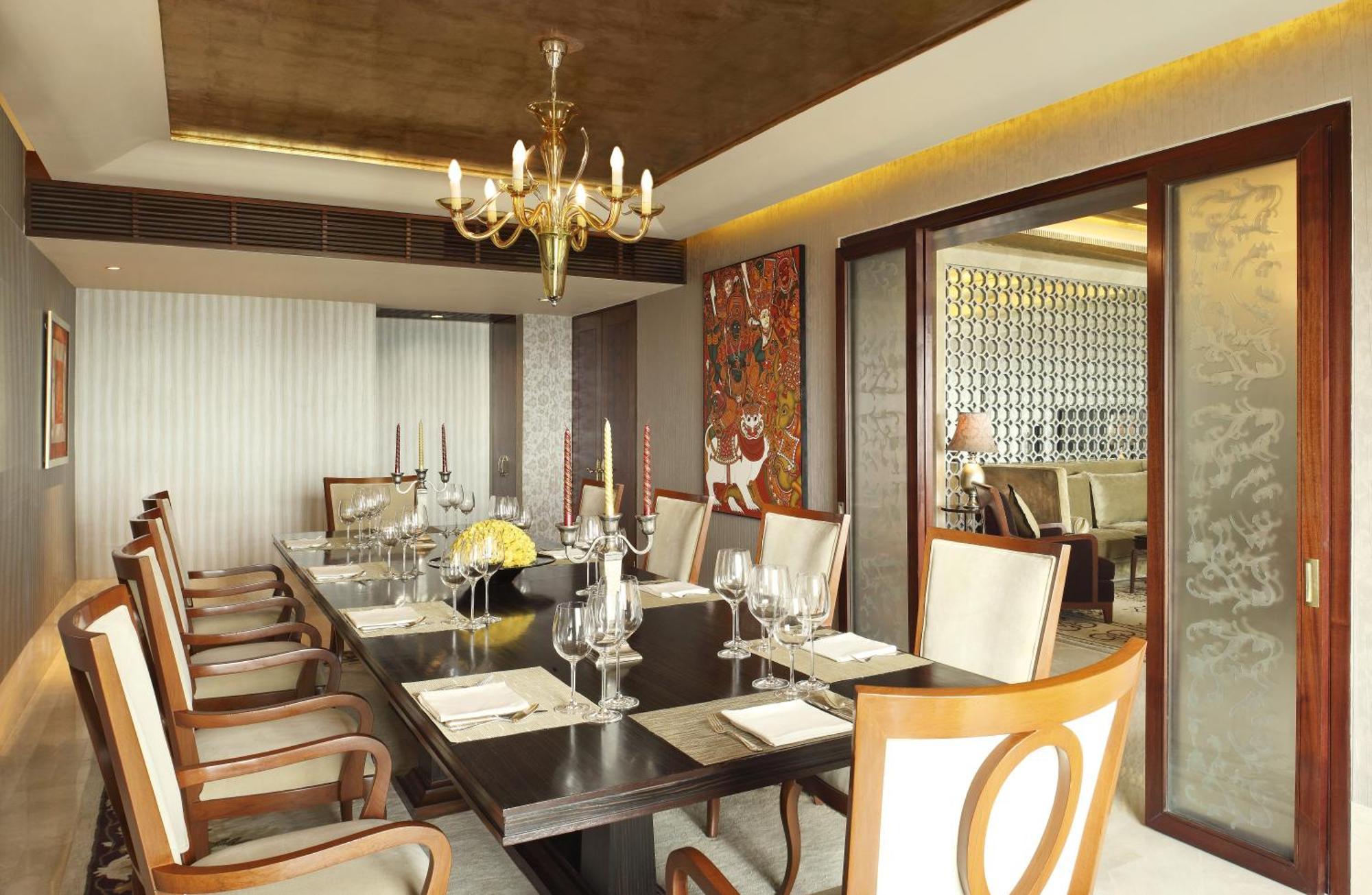The Leela Ambience Gurugram Hotel & Residences - The Luxury Urban Sanctuary Gurgaon Zewnętrze zdjęcie A dining room
