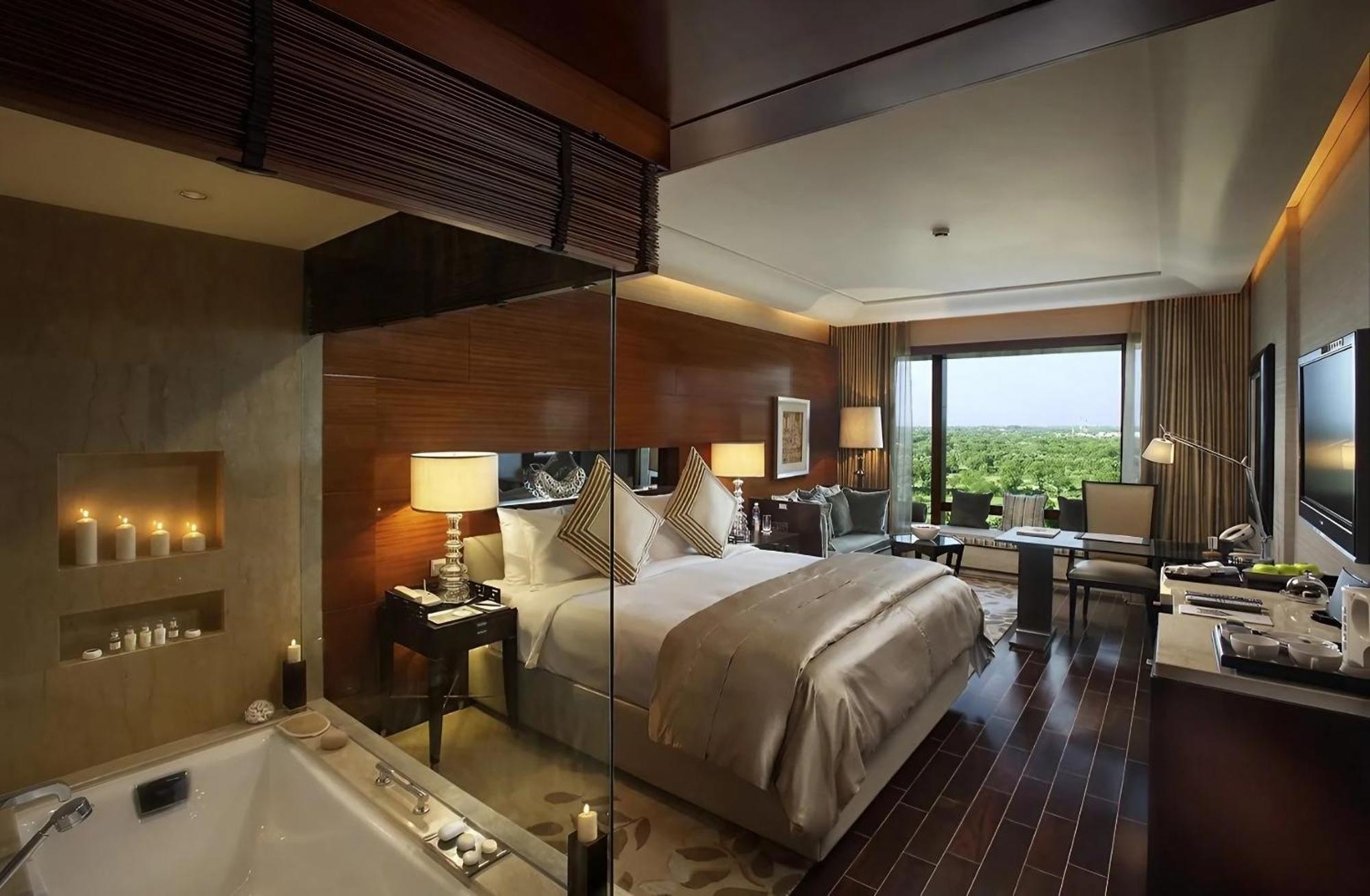 The Leela Ambience Gurugram Hotel & Residences - The Luxury Urban Sanctuary Gurgaon Zewnętrze zdjęcie A suite at the Taj Bengal
