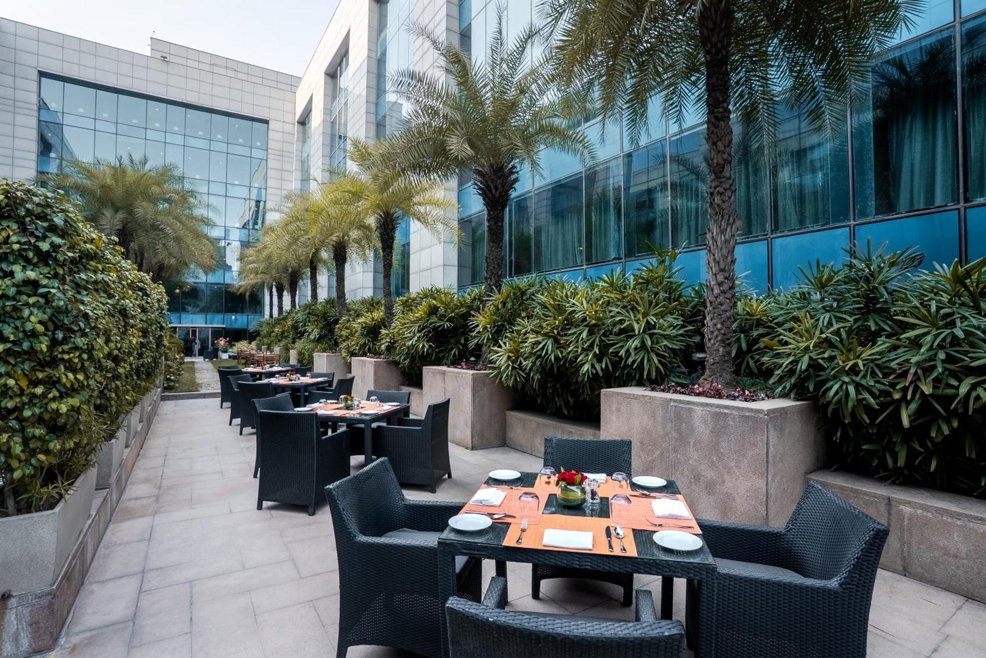 The Leela Ambience Gurugram Hotel & Residences - The Luxury Urban Sanctuary Gurgaon Zewnętrze zdjęcie The Park, New Delhi