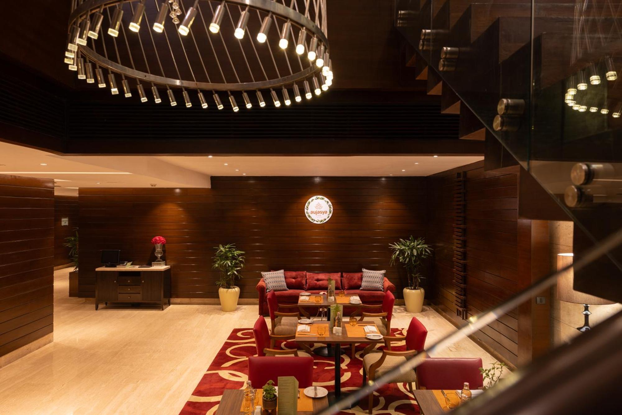 The Leela Ambience Gurugram Hotel & Residences - The Luxury Urban Sanctuary Gurgaon Zewnętrze zdjęcie Lobby