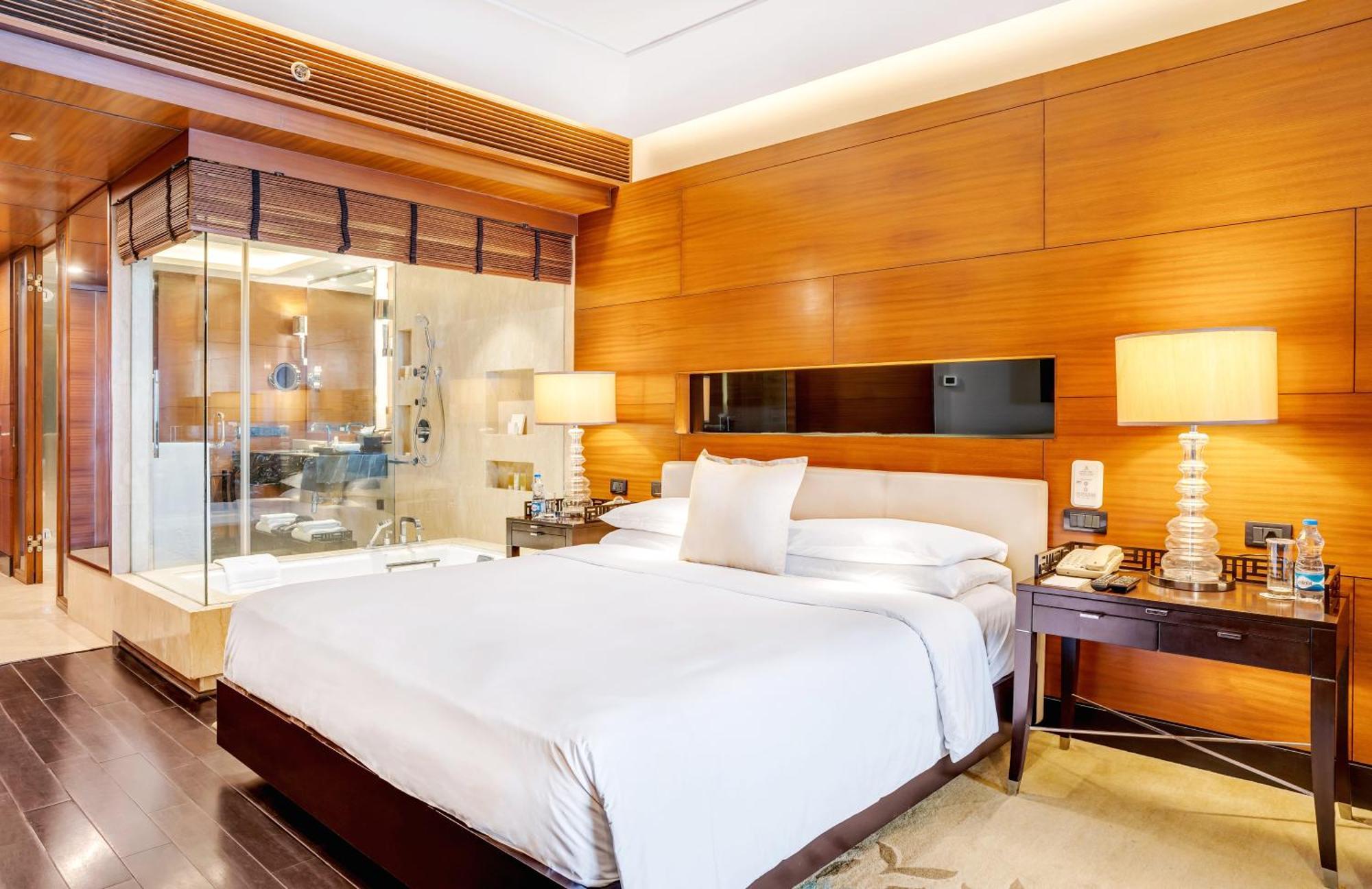 The Leela Ambience Gurugram Hotel & Residences - The Luxury Urban Sanctuary Gurgaon Zewnętrze zdjęcie